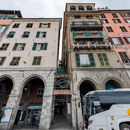 Giannini House Next To Aquarium - Happy *