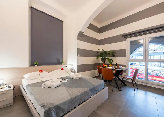 Giannini House Next To Aquarium - Happy *