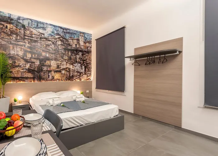 Giannini House Next To Aquarium - Happy