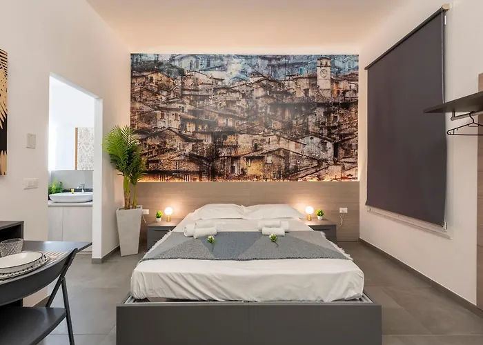 Giannini House Next To Aquarium - Happy