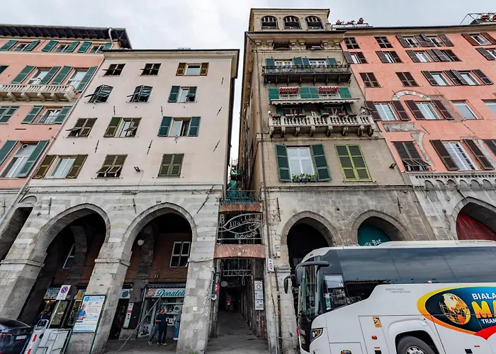 Giannini House Next To Aquarium - Happy *