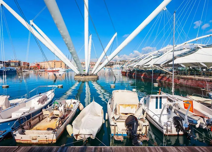 Giannini House Next To Aquarium - Happy